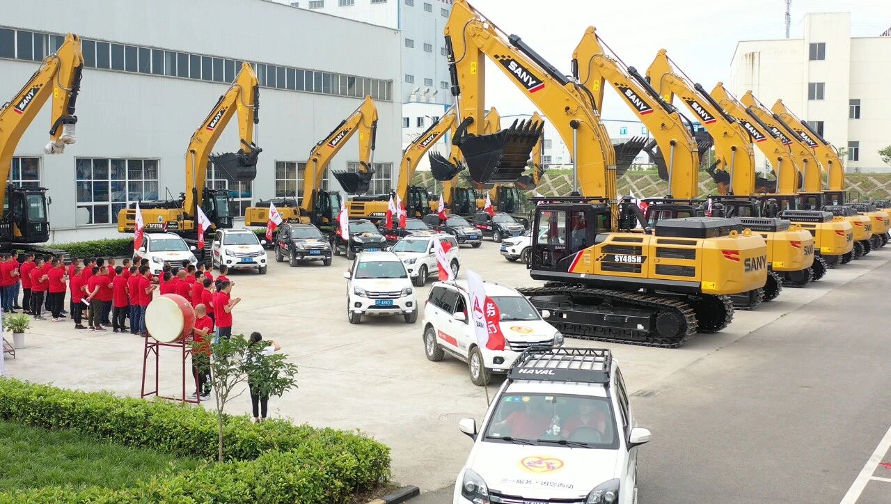 好体育综合app下载服务团队在山区作业